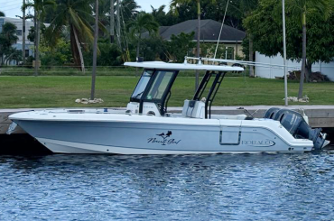 Reduced 2019 Robalo R272